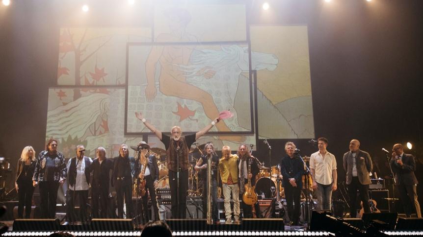 Mick Fleetwood & Friends Perform "Shake Your Moneymaker"