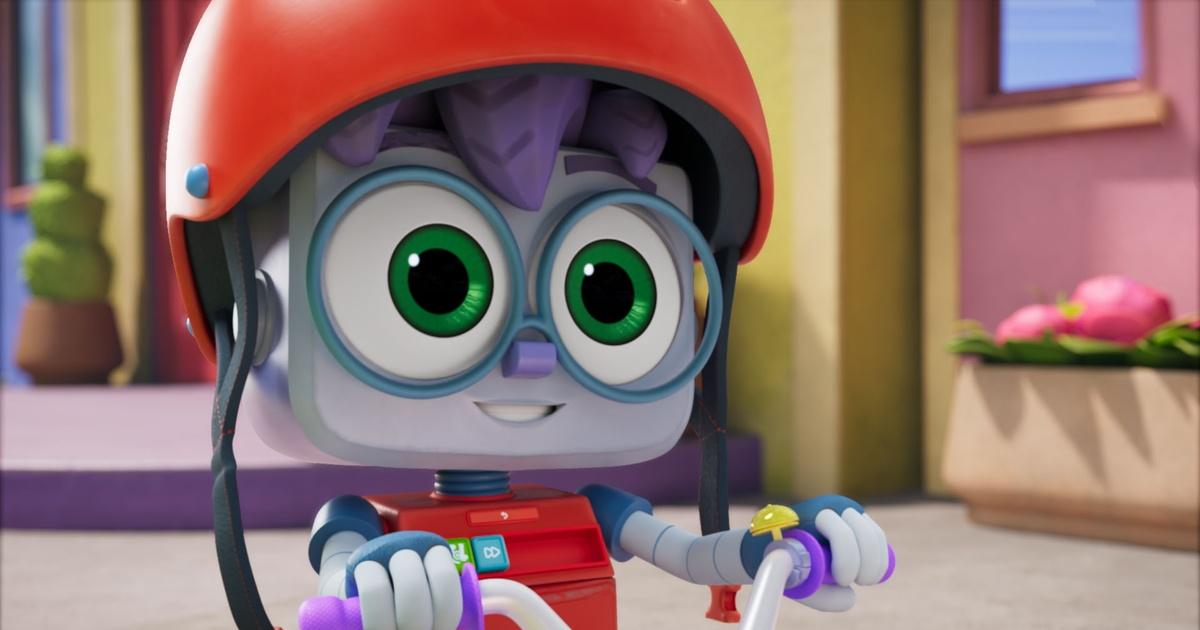 Mia & Codie | The Missing Necklace / Have S'more Fun / Codie in a Box ...