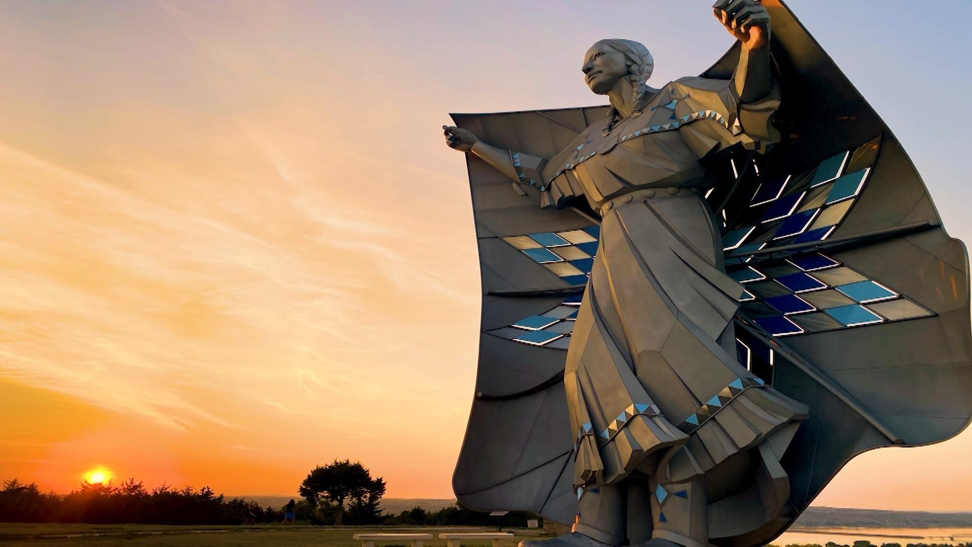 Breakaway roper Korah Corrigan; teaser for Knit with Love; Šine Nupa's short film on shawl dancing