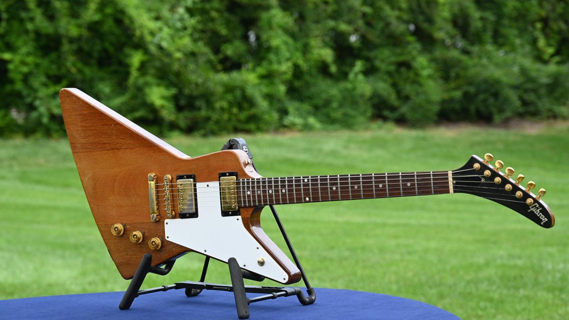 Appraisal 1976 Gibson Explorer Guitar Antiques Roadshow THIRTEEN