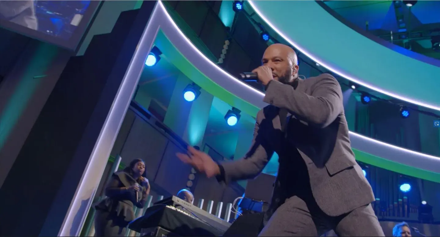Common Performs "The Light"