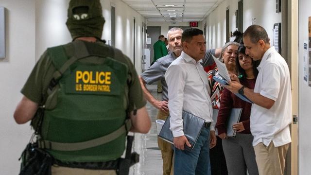 Priest says ICE targets migrants at immigration court