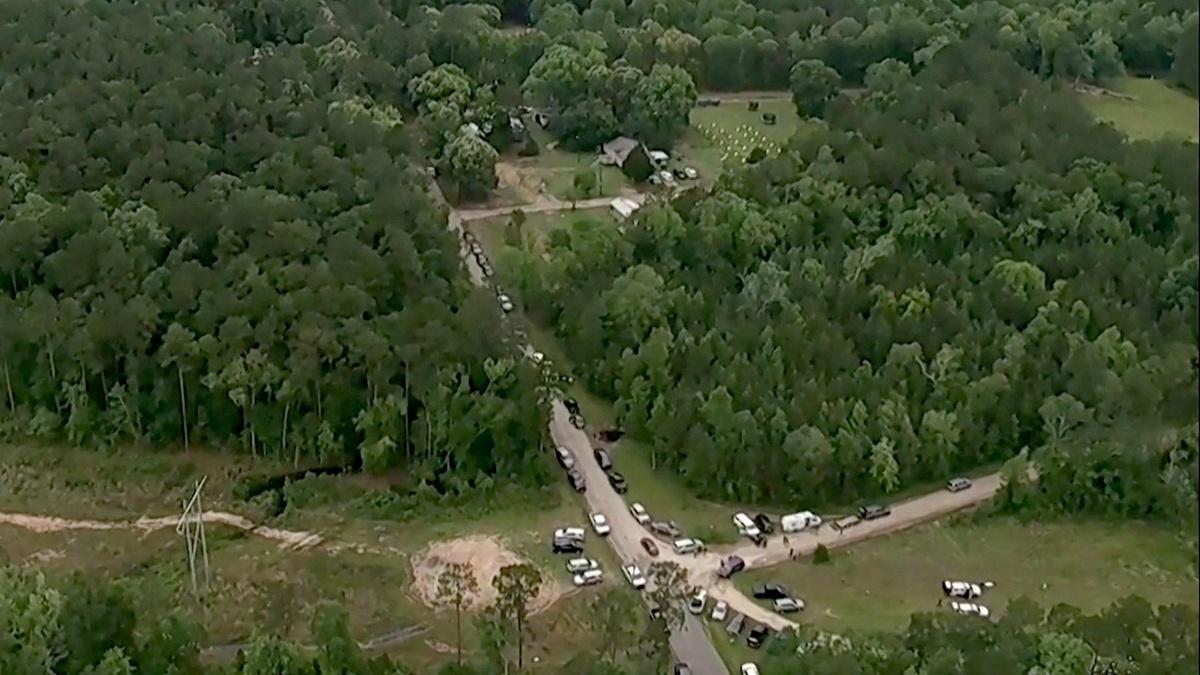 News Wrap: Manhunt for Texas man accused of killing 5 | PBS NewsHour ...