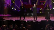 Annie Lennox Sings "Border Song"