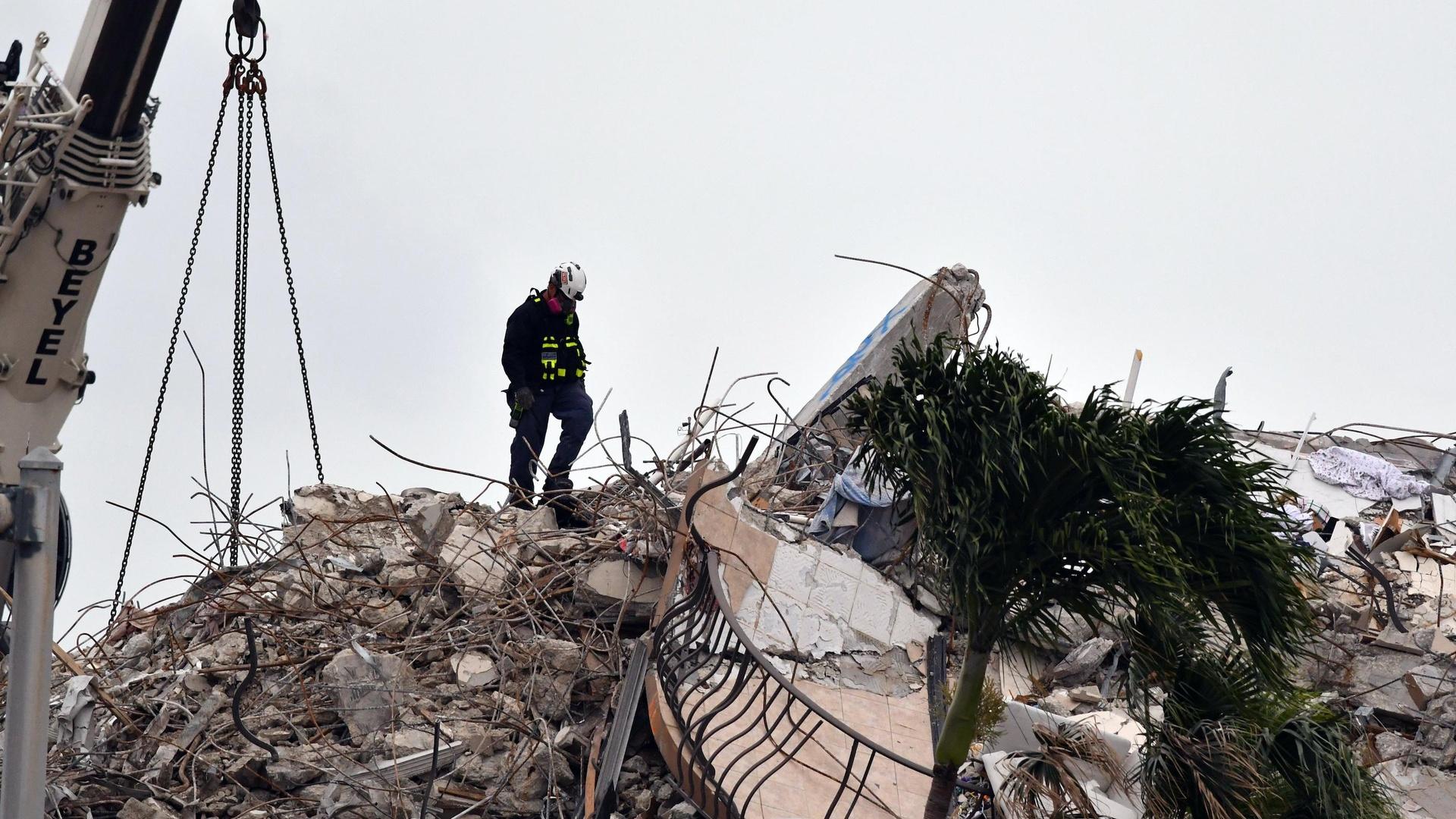 Will the Surfside condo collapse prompt board oversight? | PBS News ...
