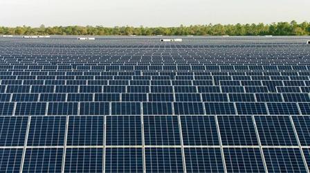 Video thumbnail: PBS NewsHour Florida community seeks energy independence with sun's power