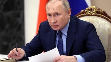 News Wrap: Tensions over Ukraine precede Biden-Putin call
