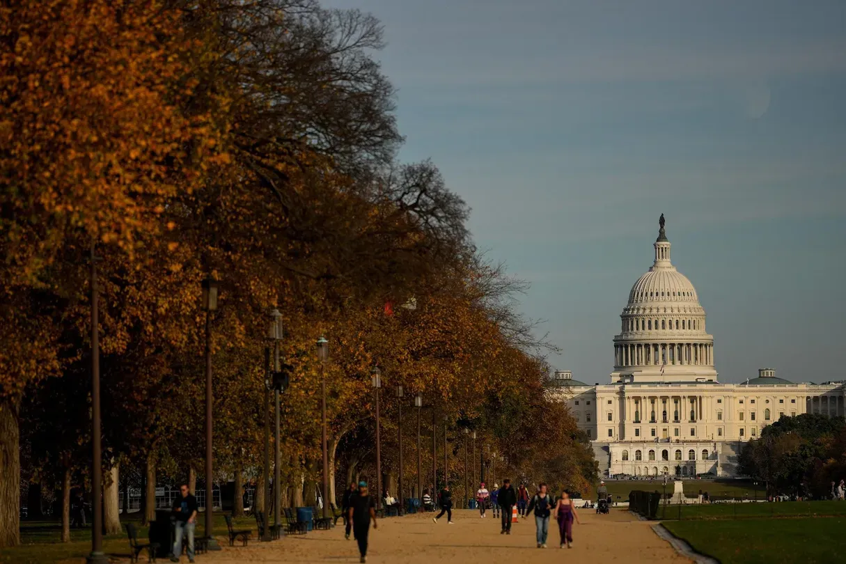 News Wrap: Senate works over weekend as shutdown continues
