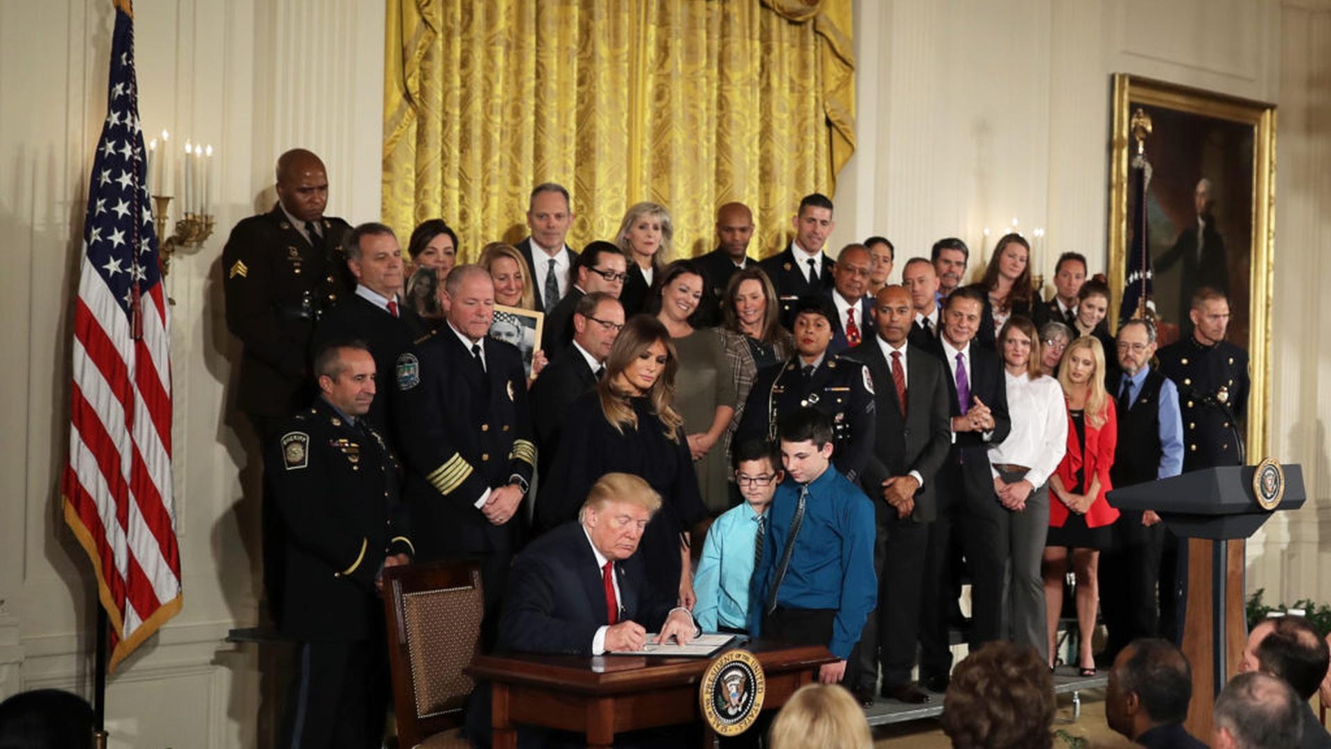 PBS NewsHour full episode Oct. 26, 2017 PBS News Hour ALL ARTS