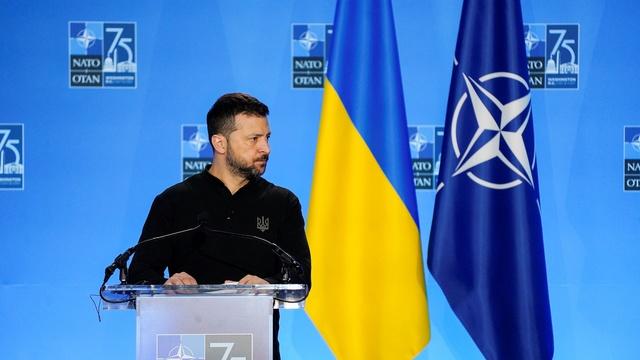 News Wrap: NATO leaders discuss Ukraine membership