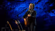 IRON & WINE perform 'Call It Dreaming'