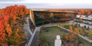 New medical school blends art and science in doctor training