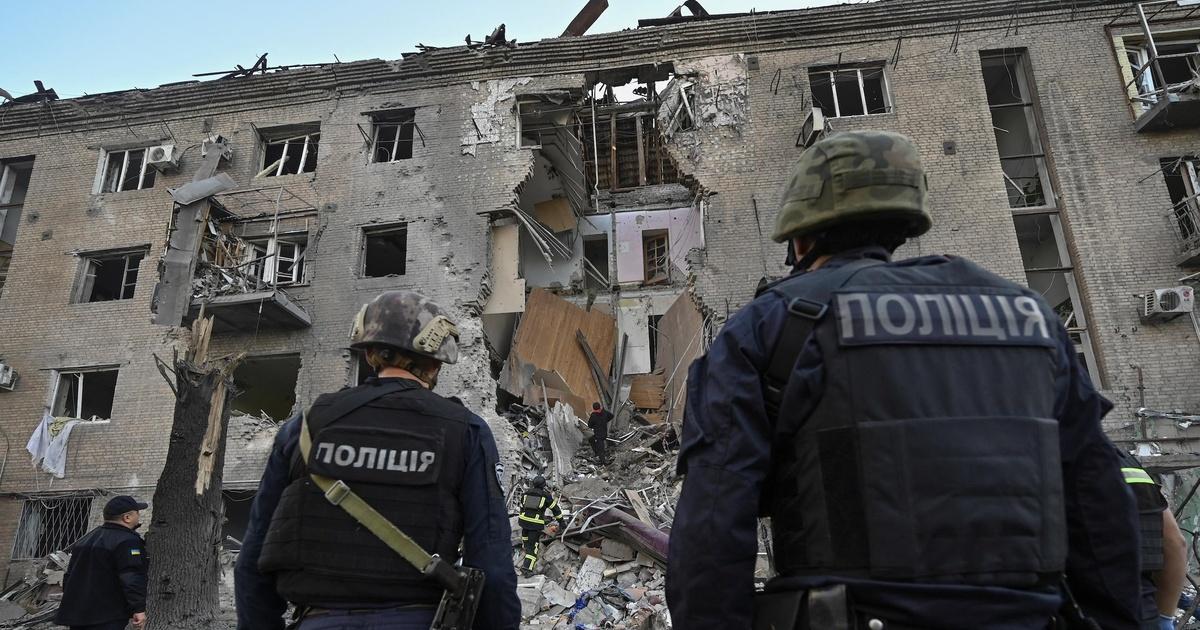 PBS News Hour | News Wrap: Russian guided bombs strike Zaporizhzhia ...