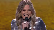 Jennifer Nettles Performs "Oh What a Beautiful Mornin'"