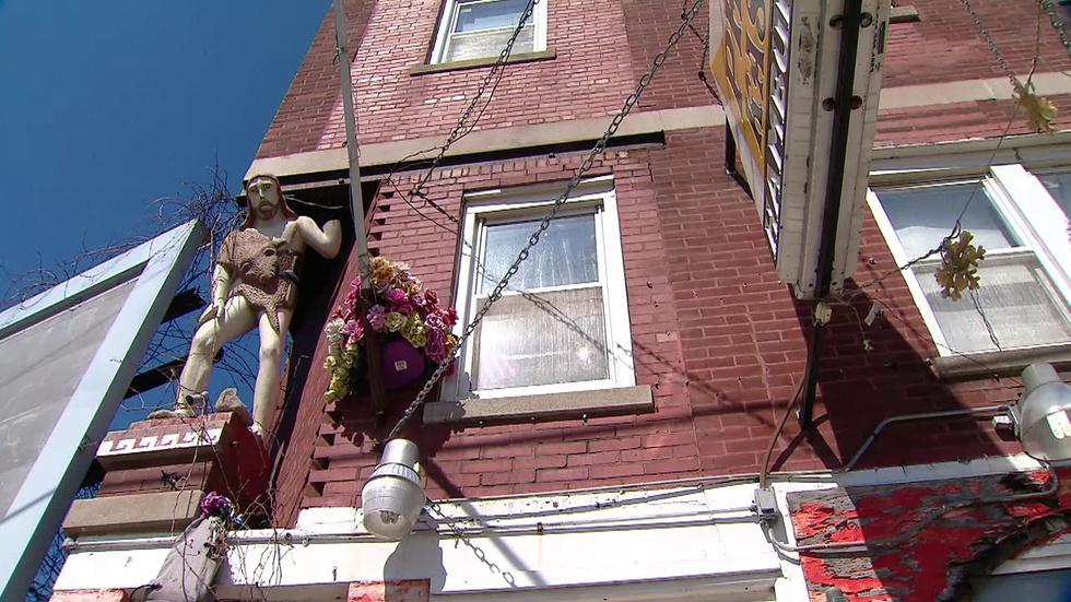 Ask Geoffrey: Who’s Holding Up This Southeast Side Building? image