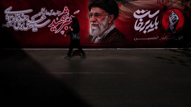 News Wrap: Iran begins funeral ceremonies for Khamenei