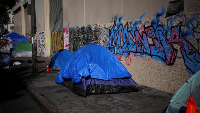 News Wrap: Trump urges cities to clear homeless from streets