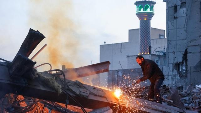 Iran expands attacks, U.S. urges Americans to leave Mideast