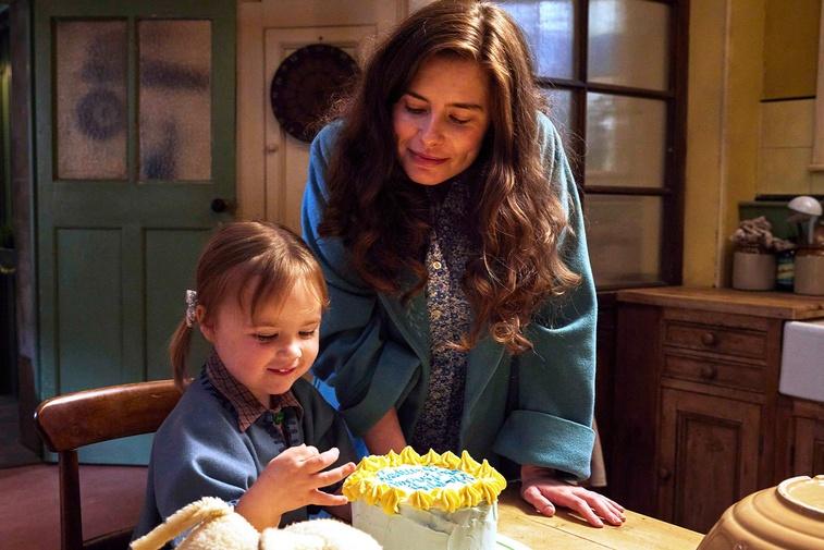 Episode 7: Comfort and Joy Poster