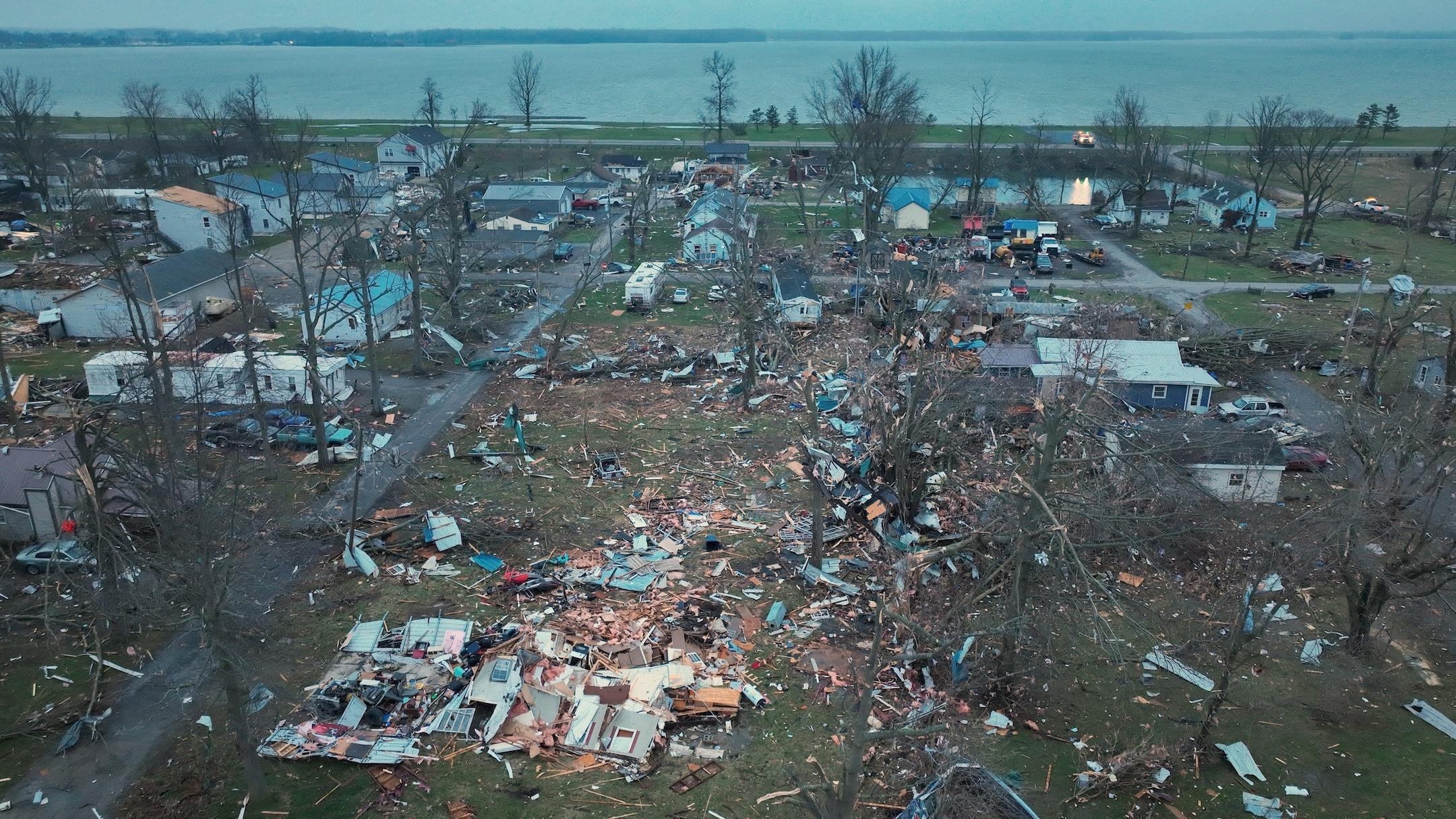 PBS News Hour | News Wrap: Central U.S. Starts To Pick Up After Deadly ...