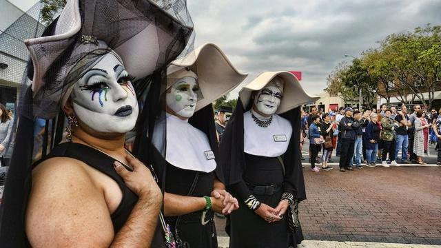 Dodgers re-invite drag group to Pride Night after backlash