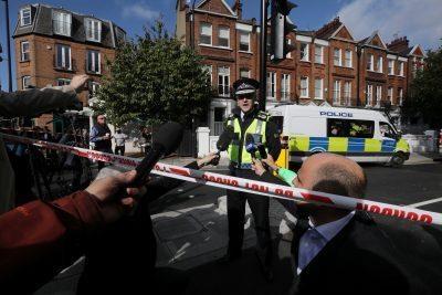News Wrap: Islamic State subway attack spurs London manhunt