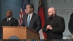 Video thumbnail: NC Emergency Management and Weather Coronavirus Briefing: NC Gov. Roy Cooper (03/17/20) Spanish