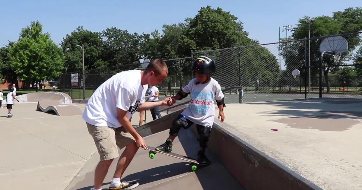 Chicago tonight | skateboard camp shows kids the basics in chicago skate parks | season 2019