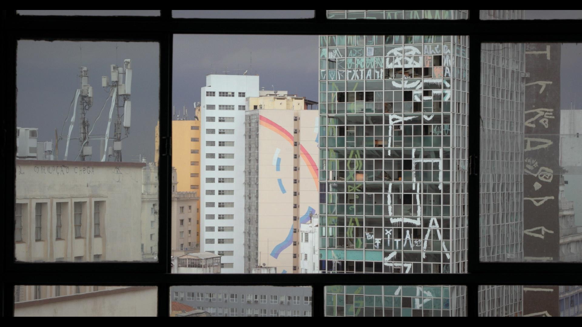 A filmmaker learns her architect father’s iconic design in São Paulo is occupied by unhoused people.