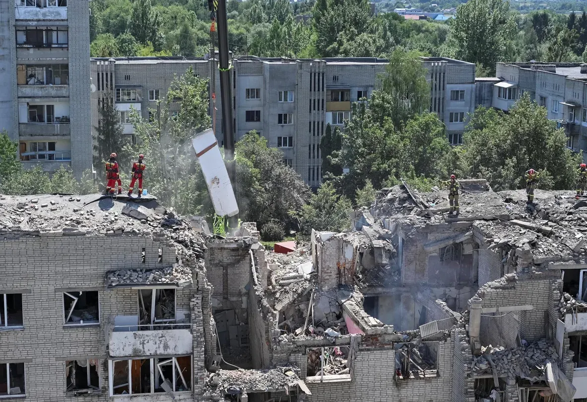 News Wrap: Russian drone, missile attack kills 10 in Ukraine