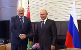 News Wrap: Belarus’ besieged Lukashenko meets with Putin