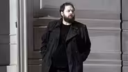 Allan Clayton Performs "To be, or not to be"