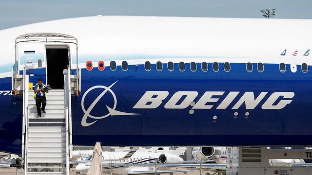 Boeing union rejects contract, complicating CEO's plans