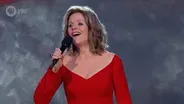Renée Fleming Performs "You'll Never Walk Alone"