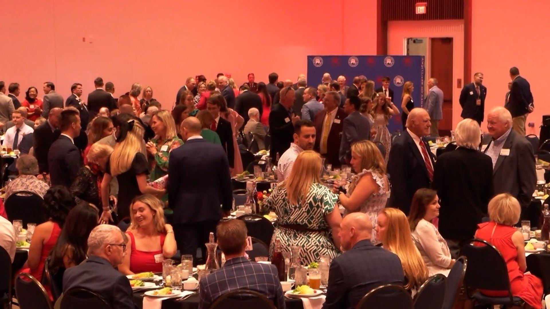 GOP Senate Candidates Attend Lincoln Day Dinner