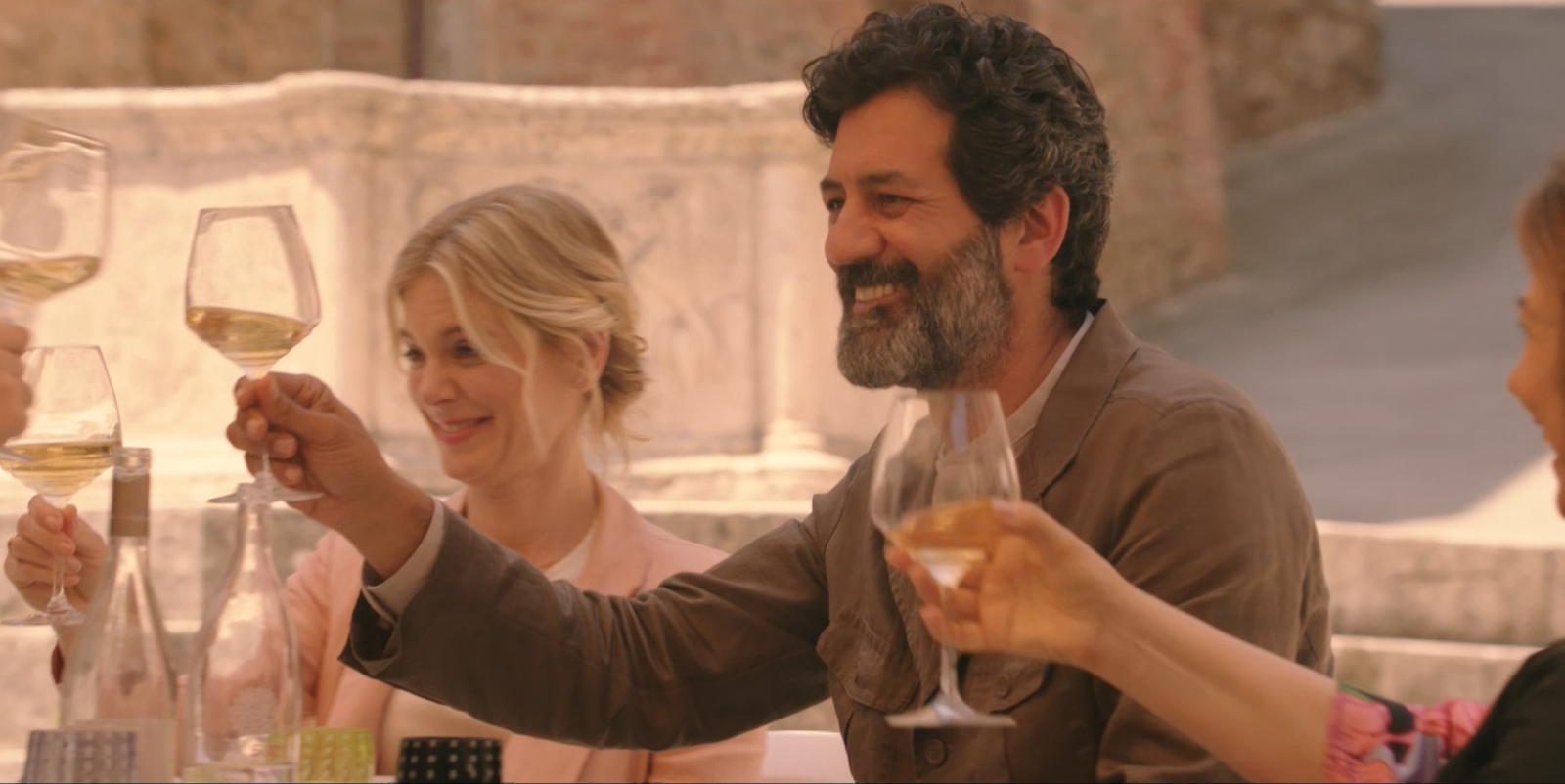 Disillusioned with her work at MI6, spy Sylvia Fox travels to Italy for the wedding of her niece.