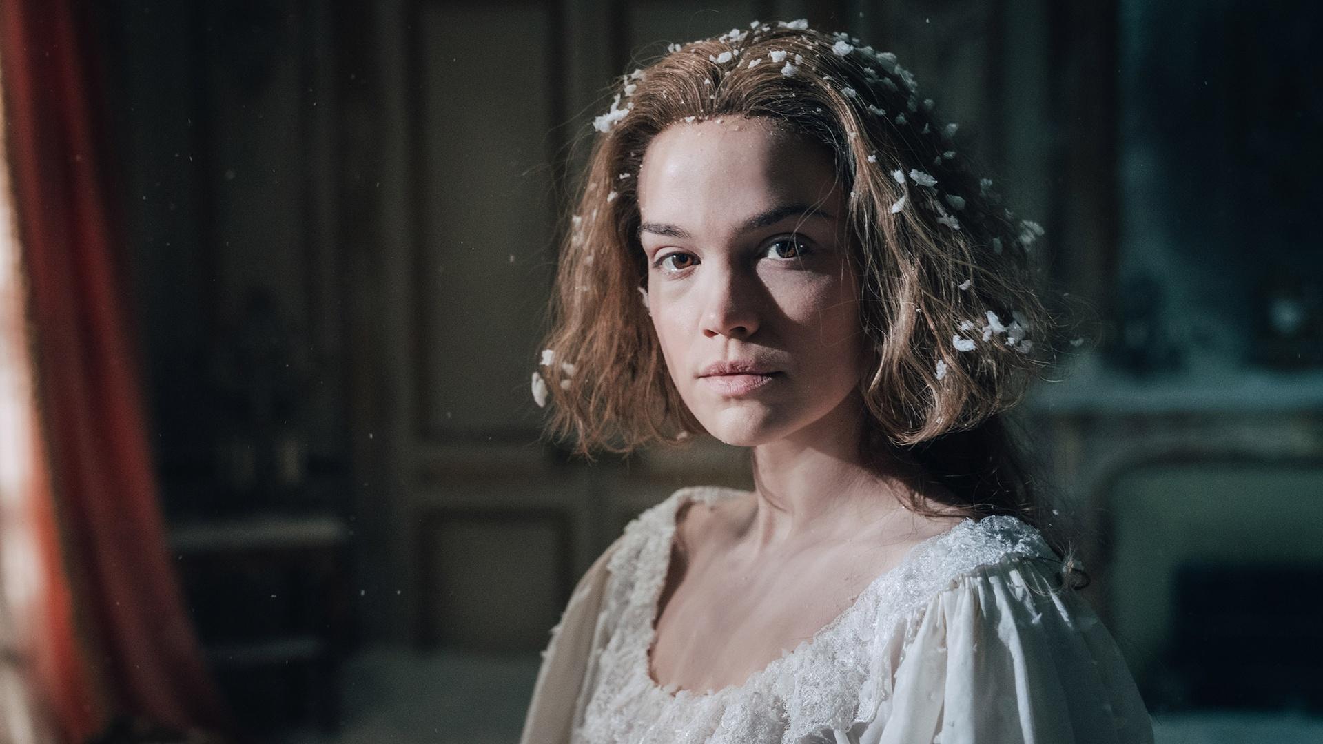 Amid the revolution’s advance, Marie Antoinette struggles to support Louis’s rule.