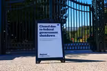 News Wrap: Congress appears no closer to ending shutdown