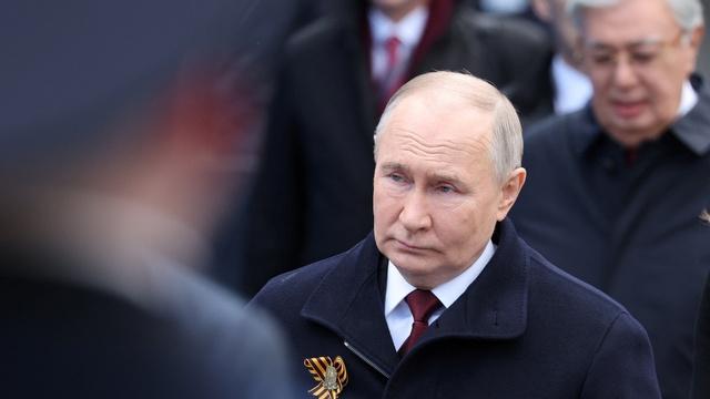 News Wrap: Putin replaces defense minister