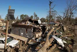 Deadly storms, tornadoes lay waste to South and Midwest