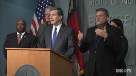 Video thumbnail: NC Emergency Management and Weather Coronavirus Briefing: NC Gov. Roy Cooper (03/14/20) Spanish