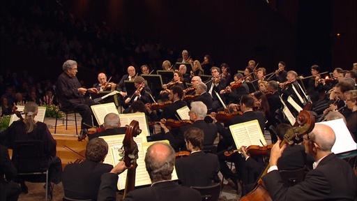 Itzhak Perlman Conducts the Israel Philharmonic Orchestra