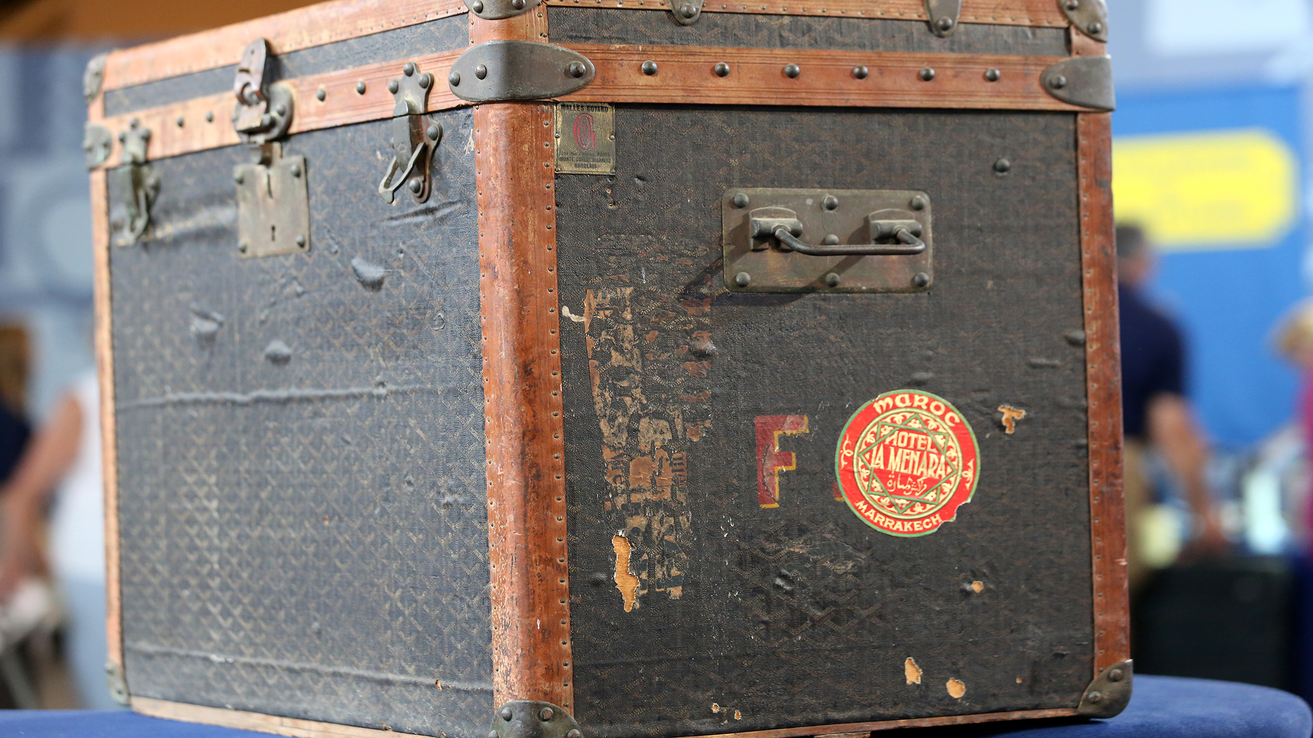 Louis Vuitton suitcase 1950 - THE HOUSE OF WAUW