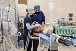 Combat medics bring lifesaving care to Ukraine's frontlines