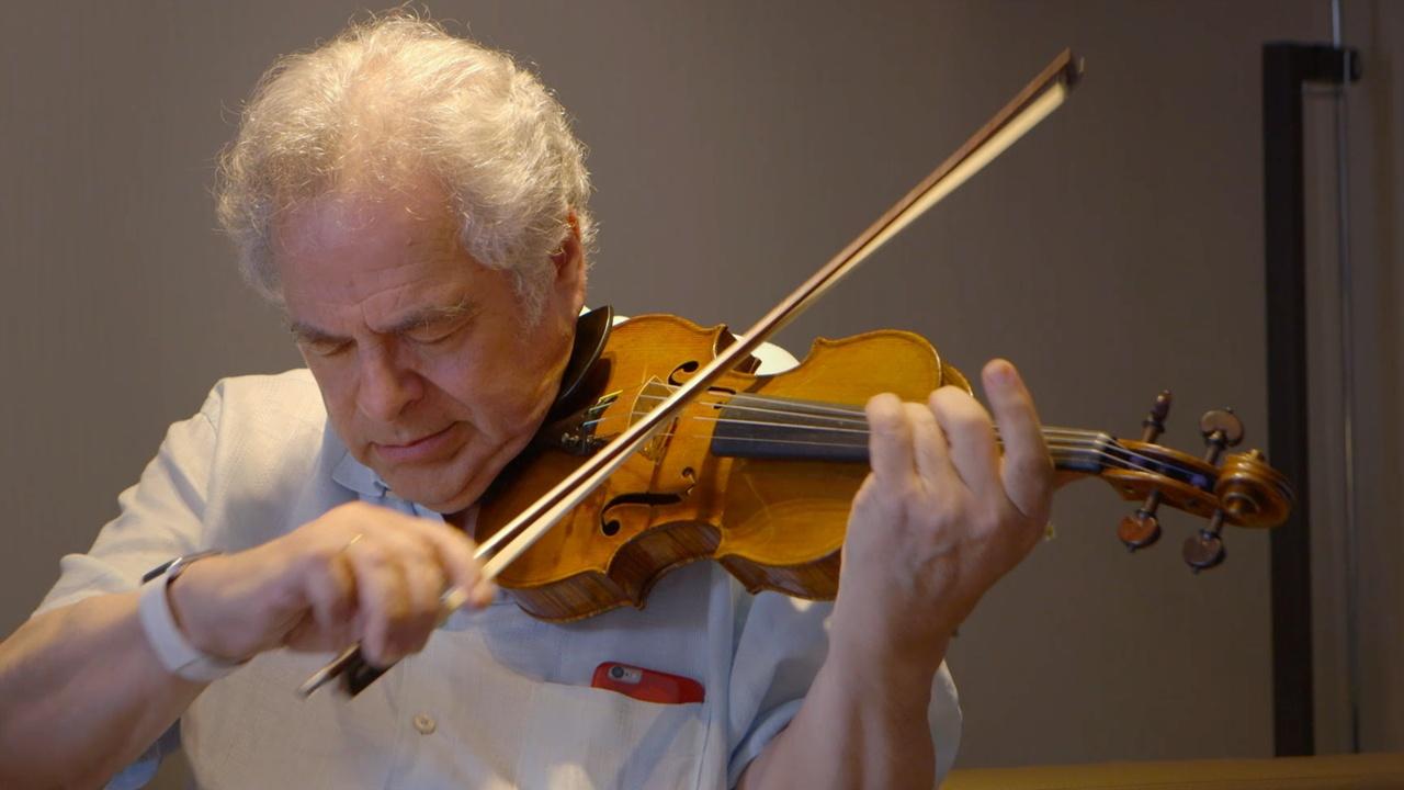 Itzhak Perlman Plays 