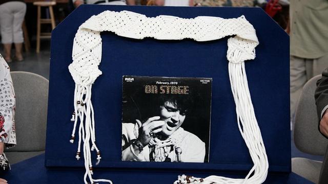 Antiques Roadshow | Appraisal: Elvis Presley-signed Album & Belt, ca. 1970