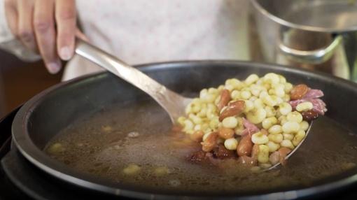 Wisconsin Life : Rebecca Webster and Laura Manthe: Oneida White Corn Soup