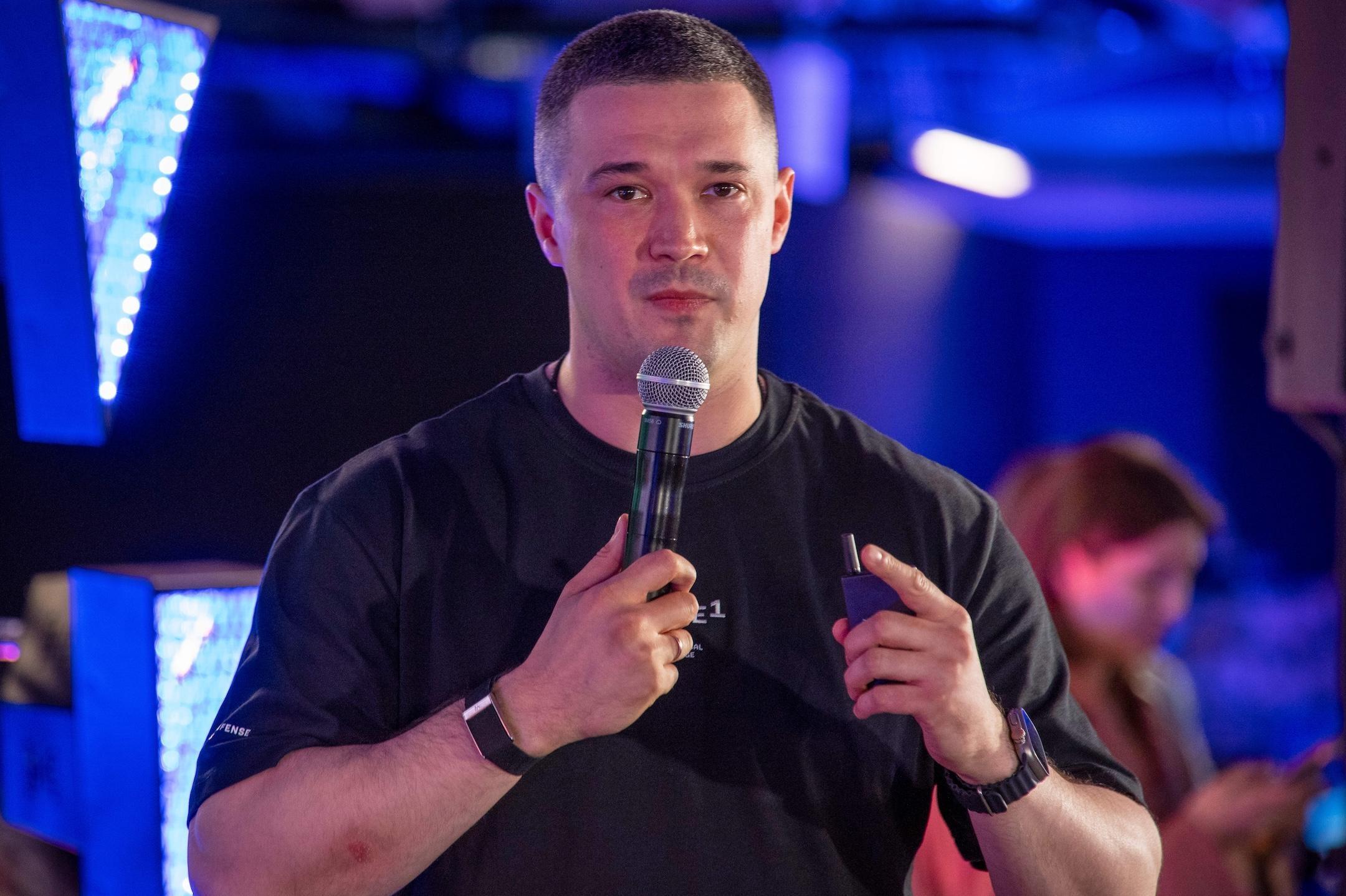 News Wrap: Ukrainians protest Zelenskyy's firing of defense minister