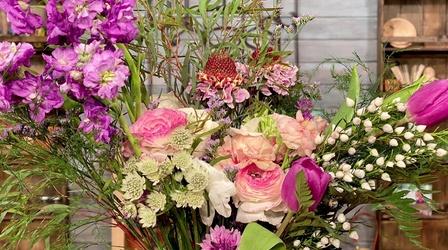 Video thumbnail: Making It Grow Bouquets, Bees, Vines, and Riverbanks Zoo