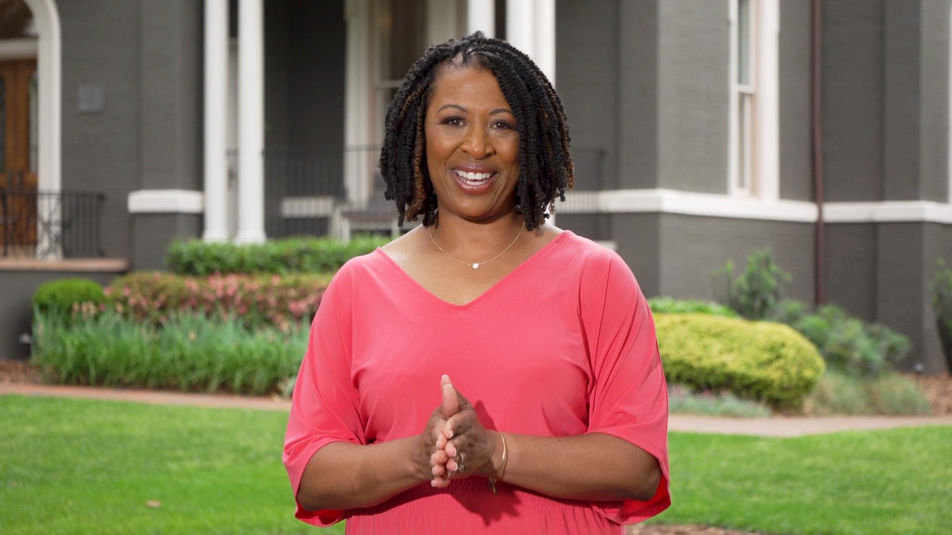 Host of NC Weekend Deborah Holt Noel.
